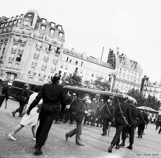 Mai 68 - Paris - Arrestation  Gare de l'est