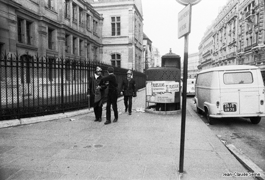 Mai 68 - Paris - Arts et Mtiers, arrestation d'tudiants